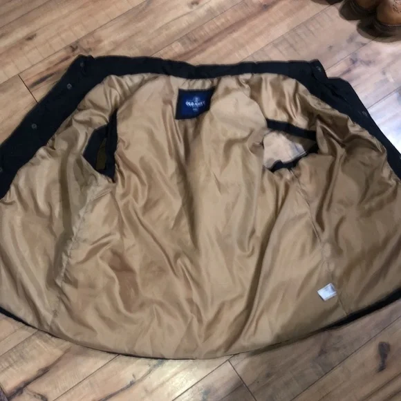 Old Navy Black Puffer Vest - Picture 8 of 9